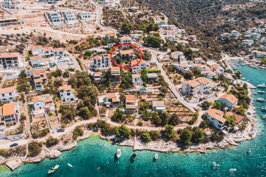 One Bedroom Apartment With Terrace And Seaview - B Sevid Exterior foto