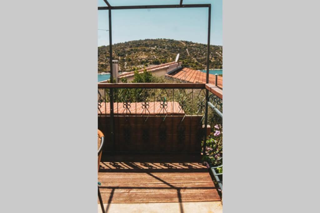 One Bedroom Apartment With Terrace And Seaview - B Sevid Exterior foto