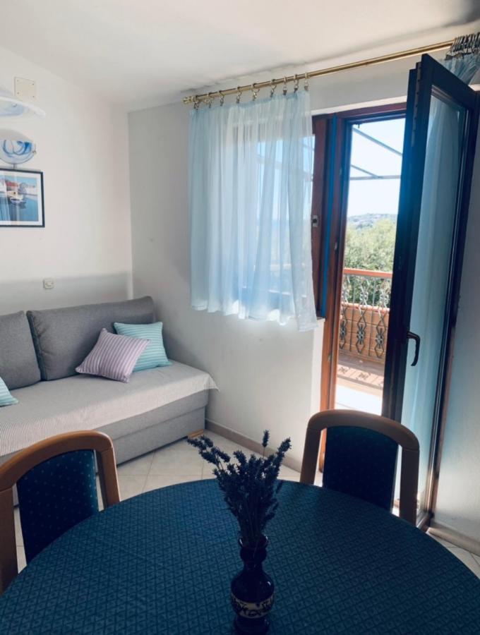 One Bedroom Apartment With Terrace And Seaview - B Sevid Exterior foto