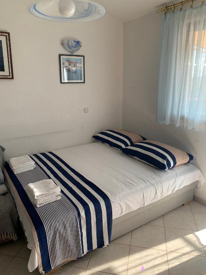 One Bedroom Apartment With Terrace And Seaview - B Sevid Exterior foto